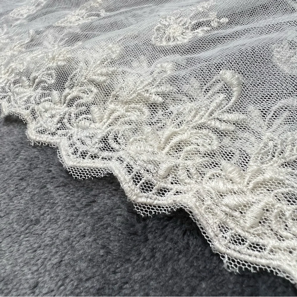 ❌SOLD❌ AEO Cami Tank Top Tiered Mesh Lace Embroidered Festival Off White Cream M - Picture 11 of 17